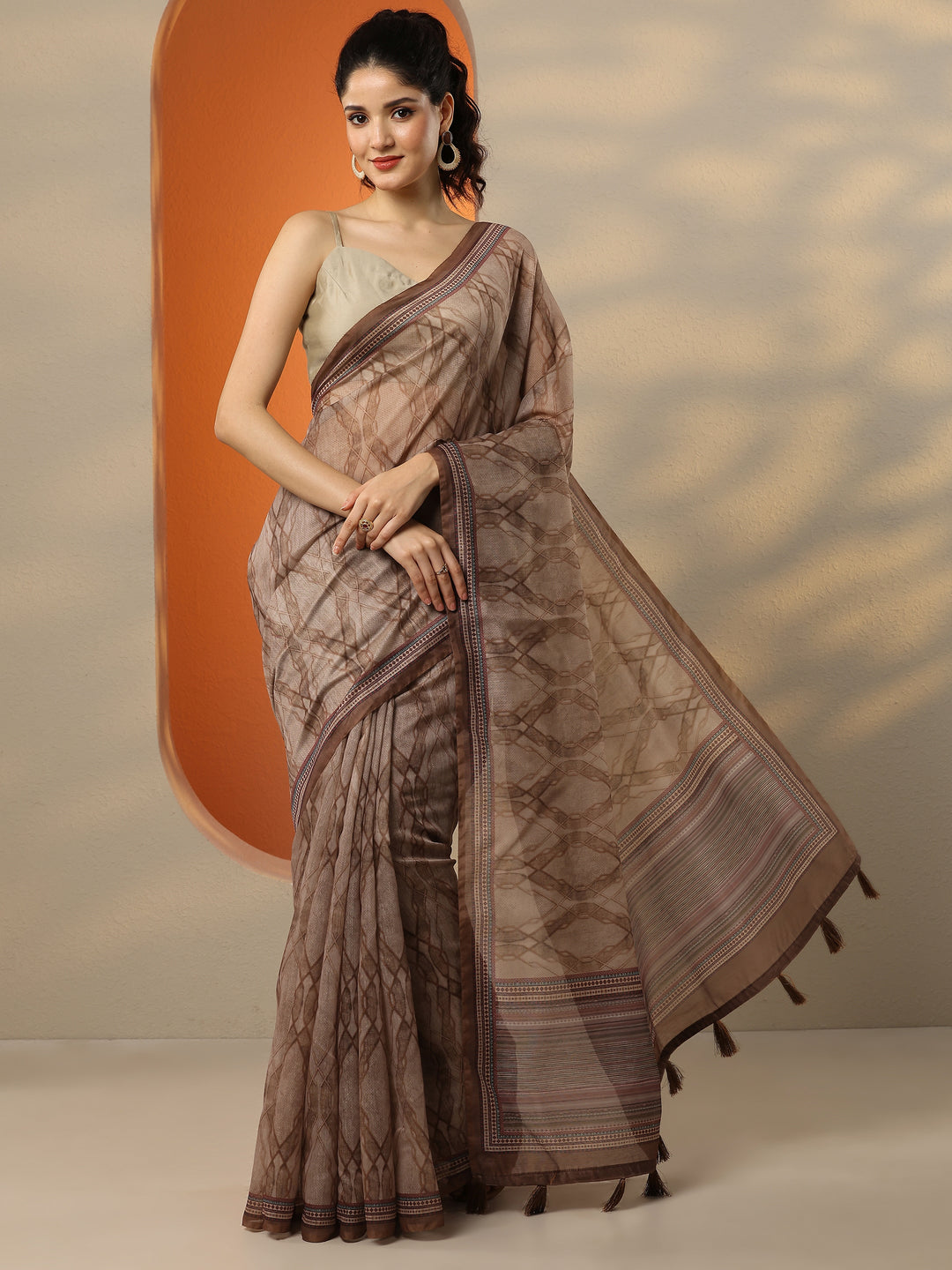 Brown Printed Silk Blend Saree With Unstitched Blouse Piece