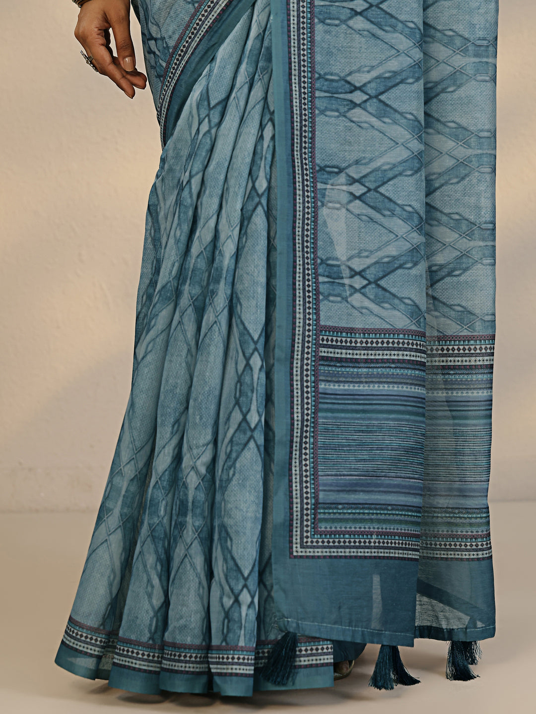 Blue Printed Silk Blend Saree With Unstitched Blouse Piece