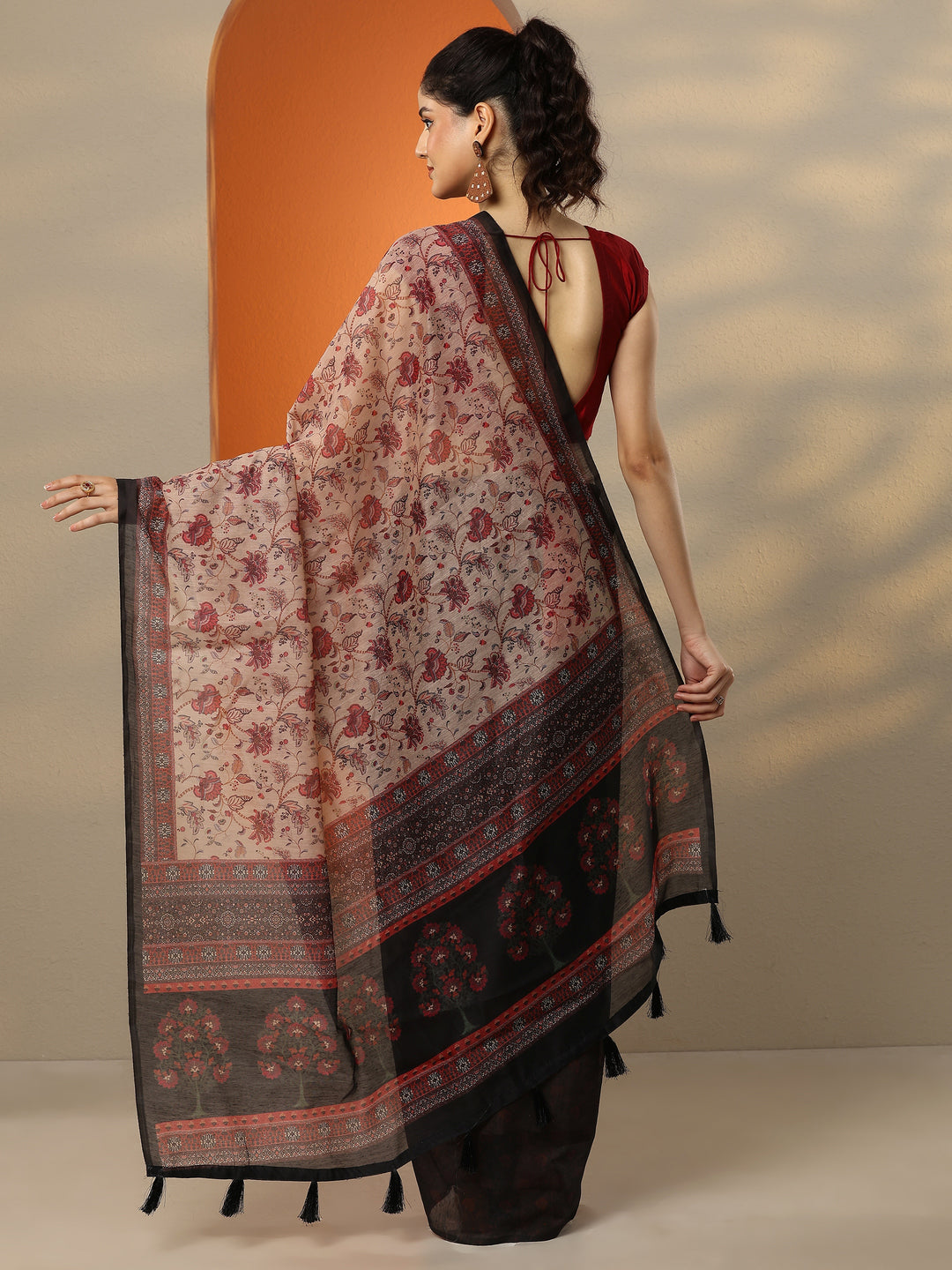 Beige Printed Silk Blend Saree With Unstitched Blouse Piece