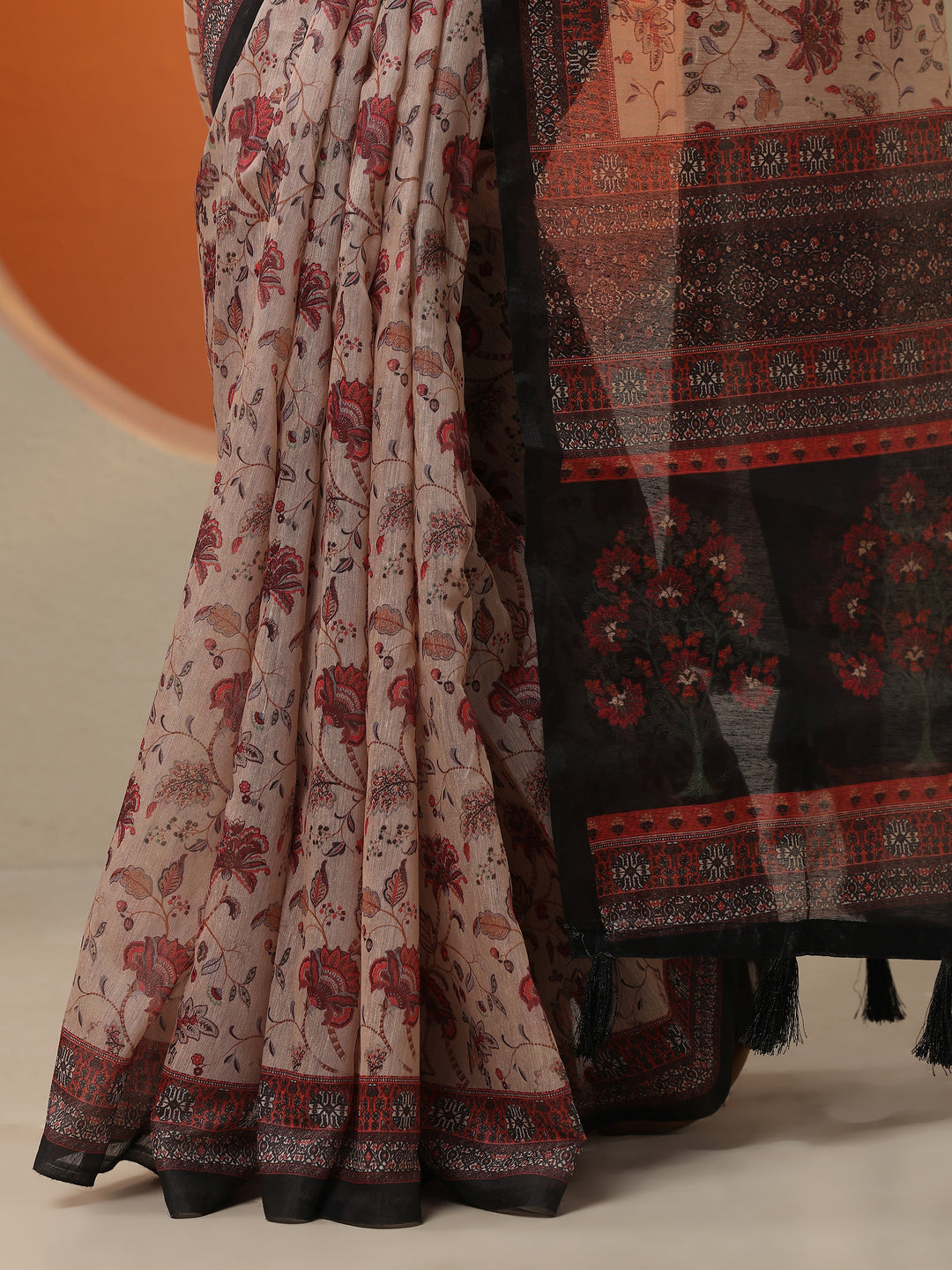 Beige Printed Silk Blend Saree With Unstitched Blouse Piece