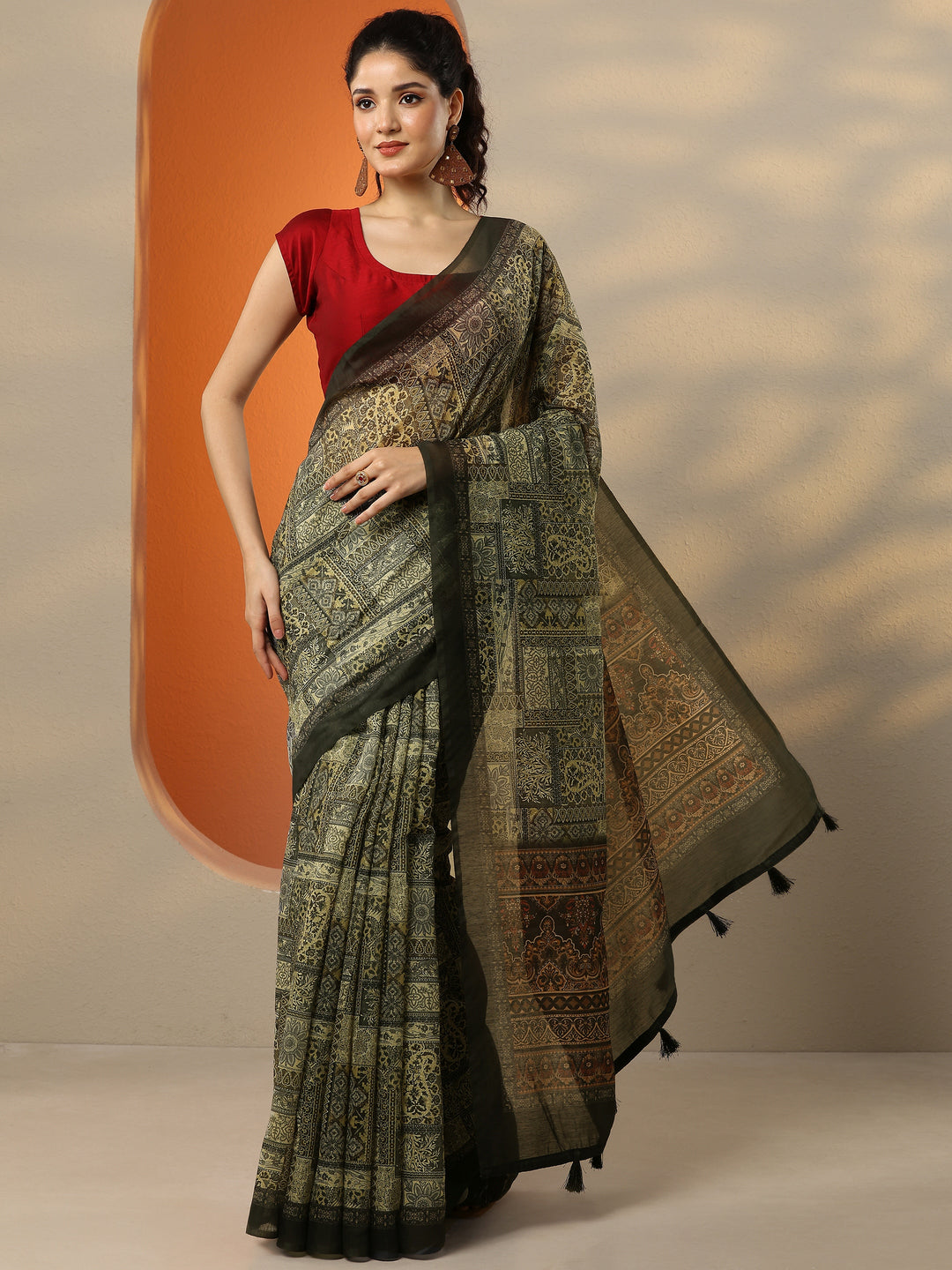 Yellow Printed Silk Blend Saree With Unstitched Blouse Piece