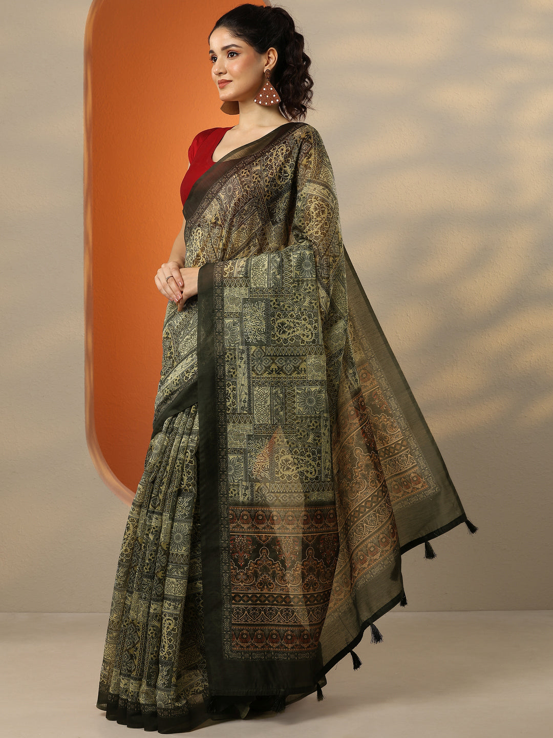 Yellow Printed Silk Blend Saree With Unstitched Blouse Piece