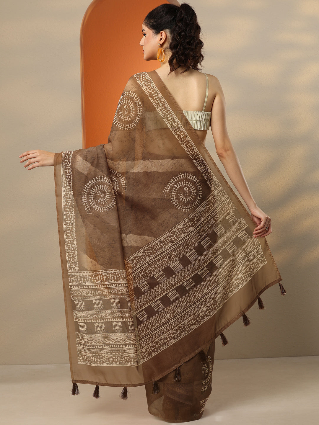 Brown Printed Silk Blend Saree With Unstitched Blouse Piece