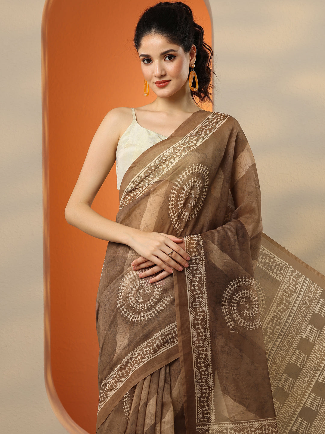 Brown Printed Silk Blend Saree With Unstitched Blouse Piece