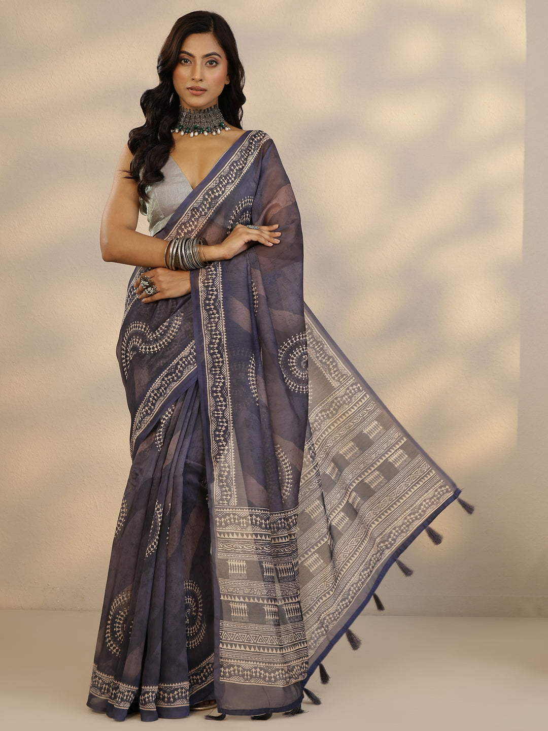 Grey Printed Silk Blend Saree With Unstitched Blouse Piece