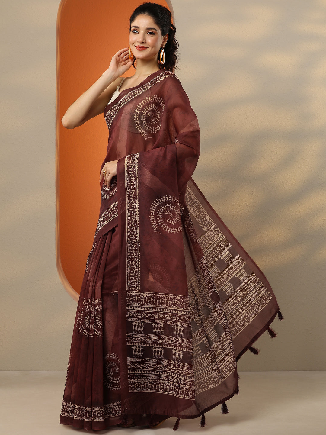 Brown Printed Silk Blend Saree With Unstitched Blouse Piece