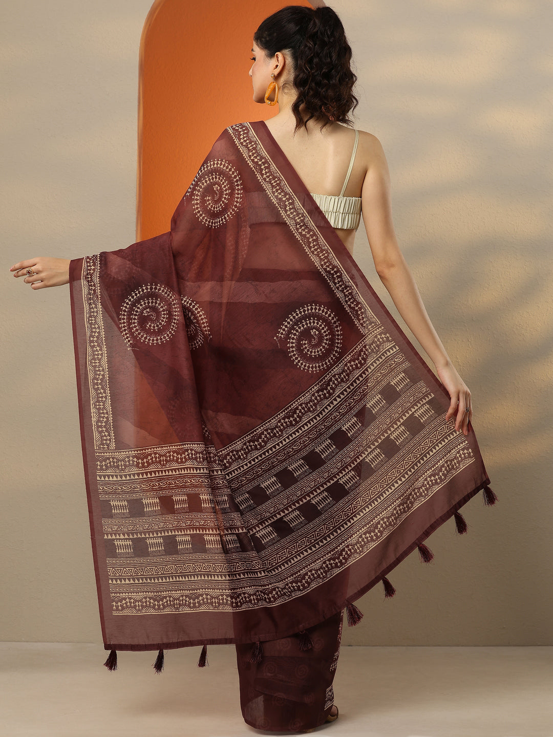 Brown Printed Silk Blend Saree With Unstitched Blouse Piece