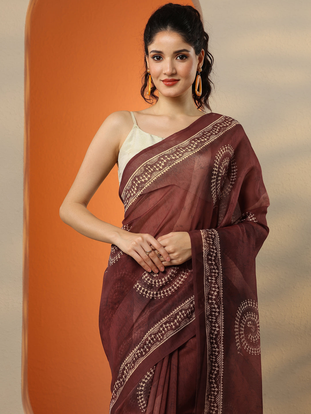 Brown Printed Silk Blend Saree With Unstitched Blouse Piece