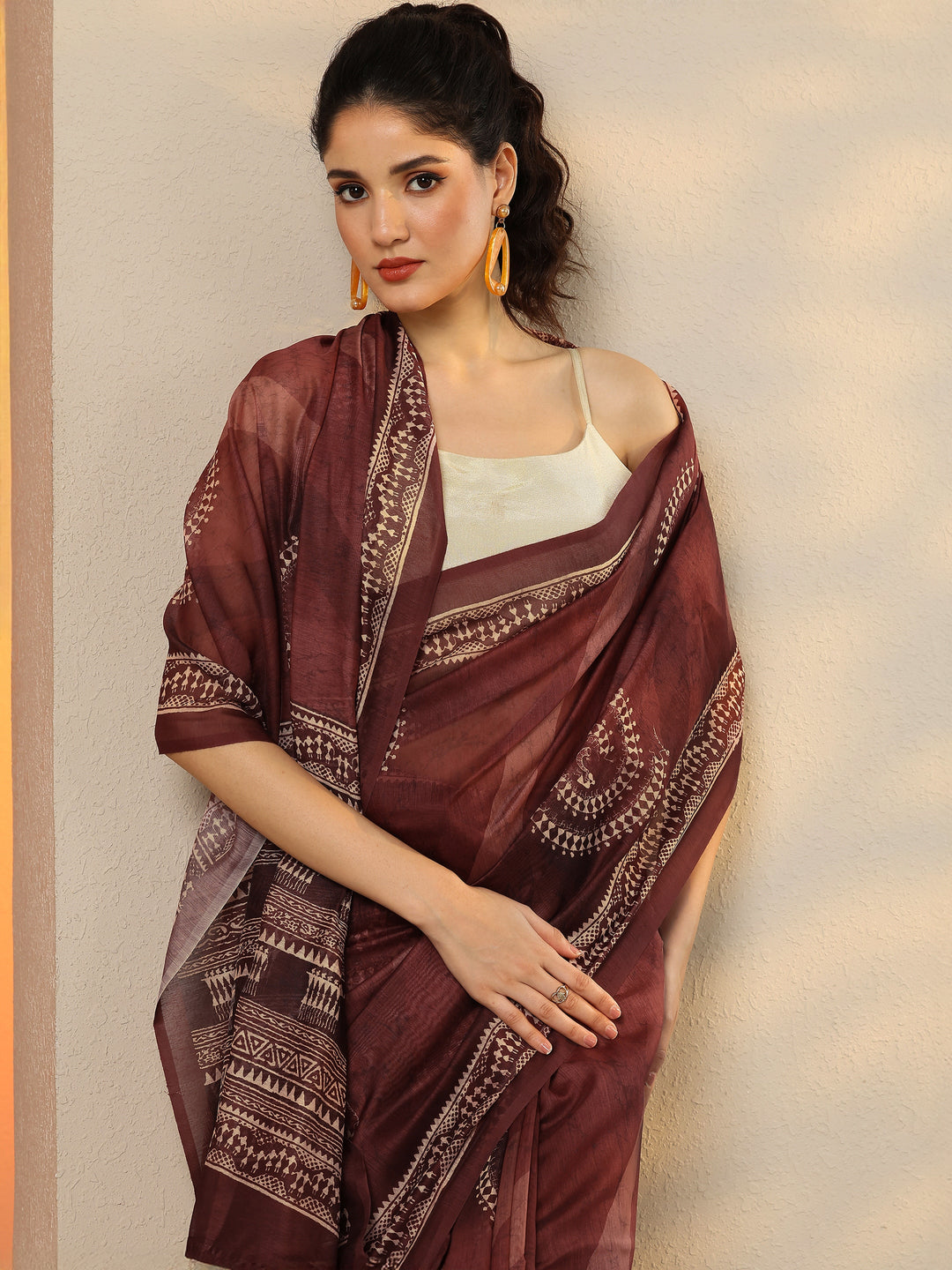Brown Printed Silk Blend Saree With Unstitched Blouse Piece