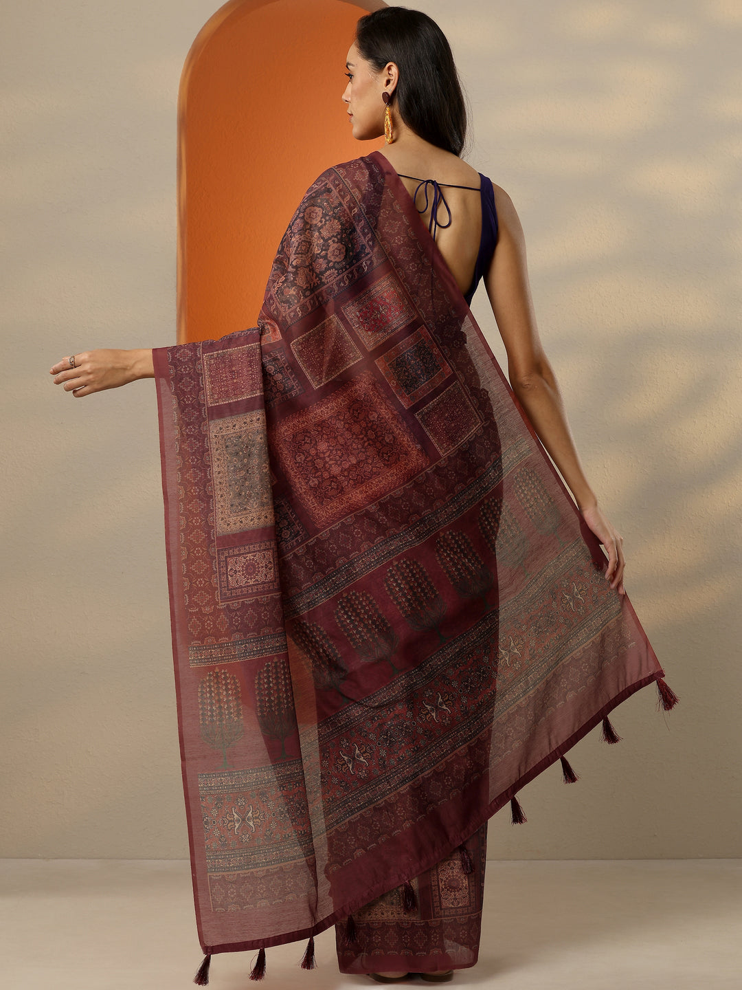 Maroon Printed Silk Blend Saree With Unstitched Blouse Piece