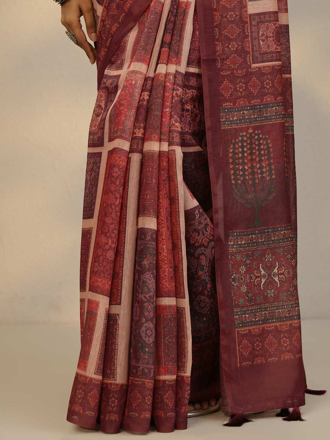 Brown Printed Silk Blend Saree With Unstitched Blouse Piece