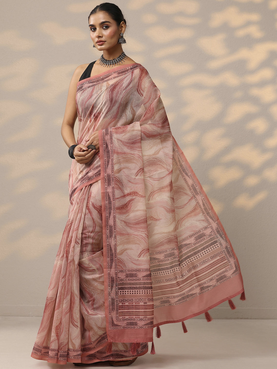 Peach Printed Silk Blend Saree With Unstitched Blouse Piece