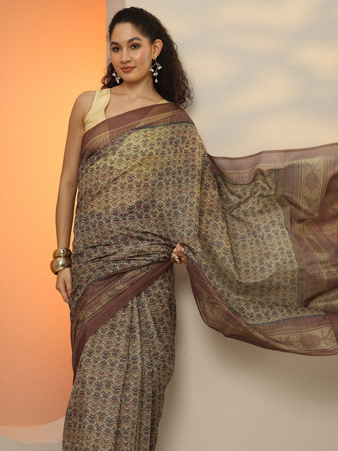Brown Printed Silk Blend Saree With Unstitched Blouse Piece