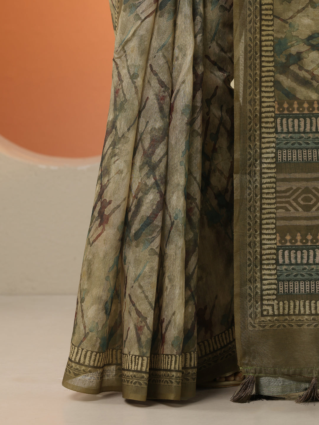 Beige Printed Silk Blend Saree With Unstitched Blouse Piece