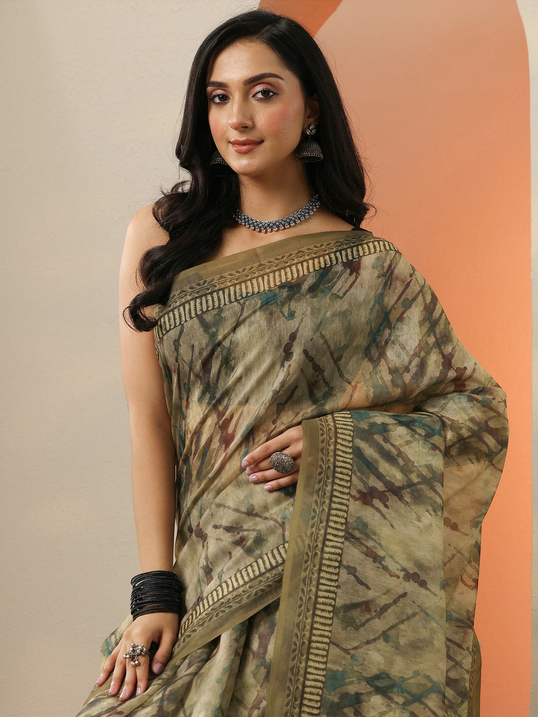 Beige Printed Silk Blend Saree With Unstitched Blouse Piece