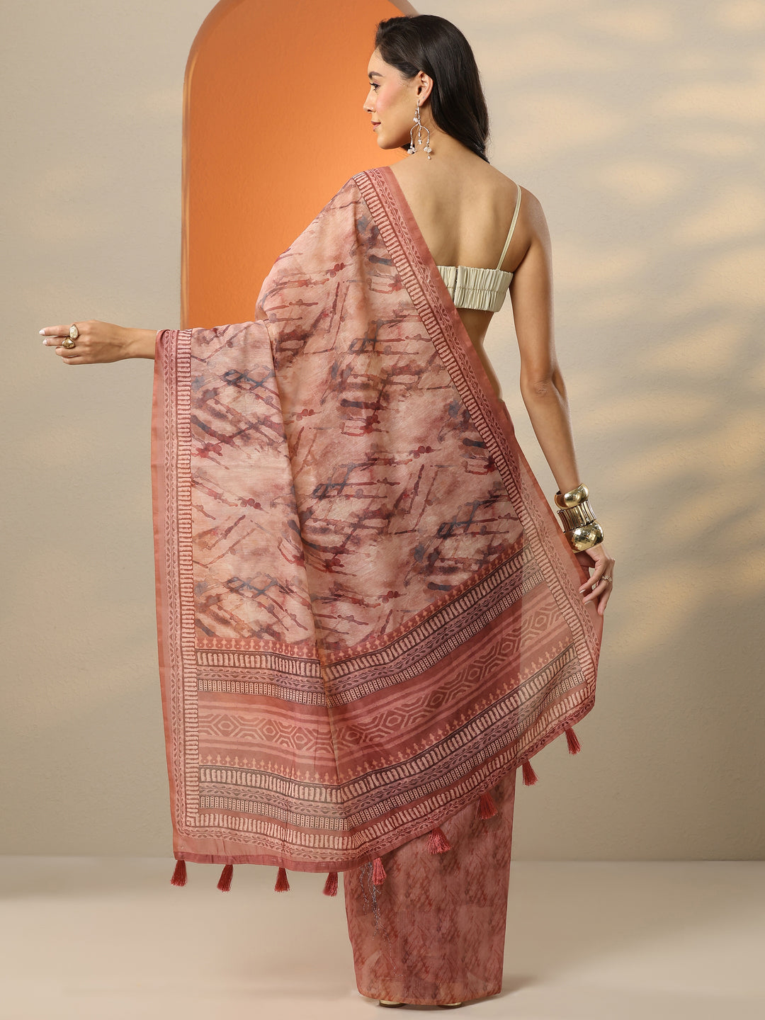 Brown Printed Silk Blend Saree With Unstitched Blouse Piece