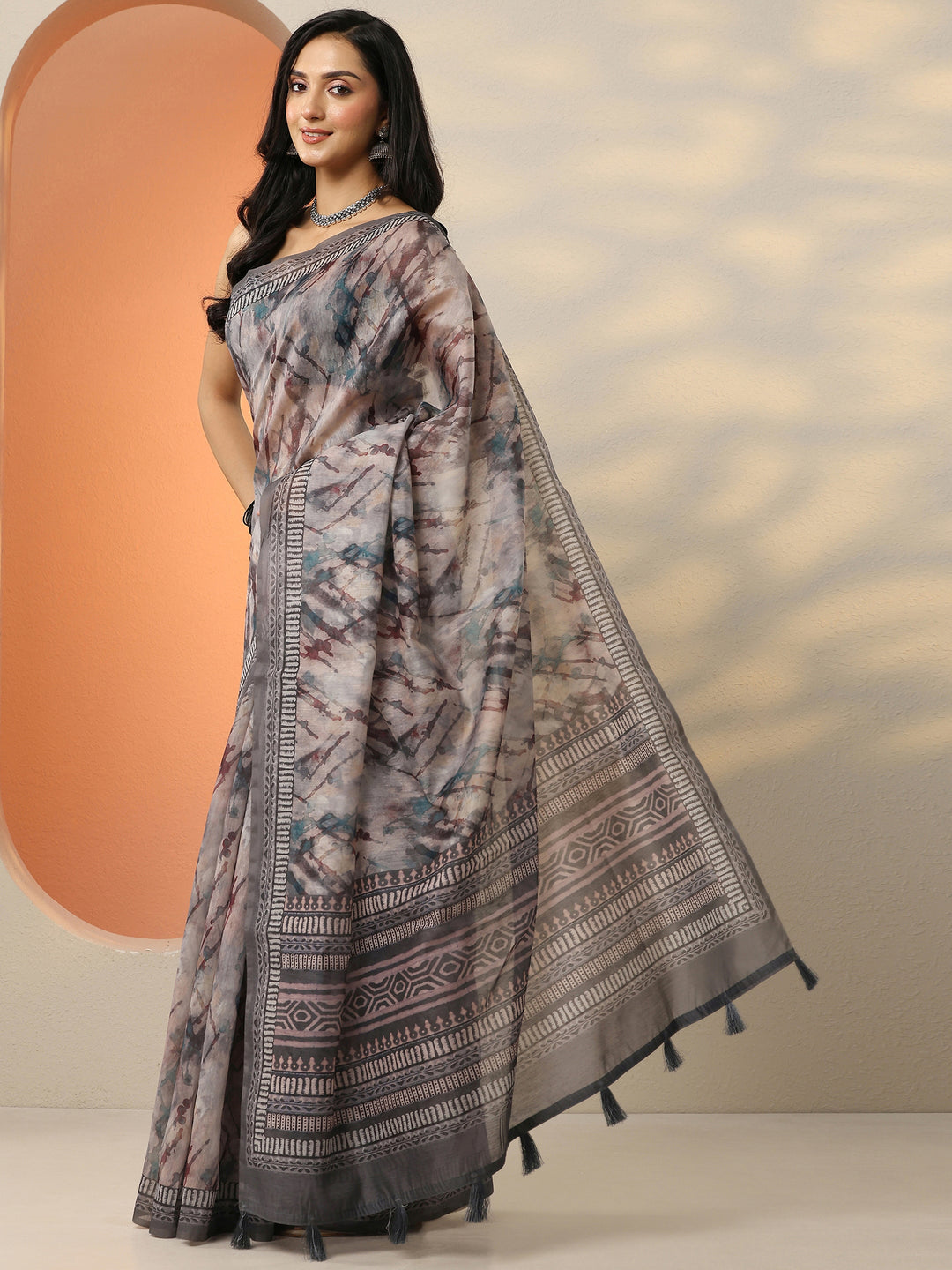 Black Printed Silk Blend Saree With Unstitched Blouse Piece