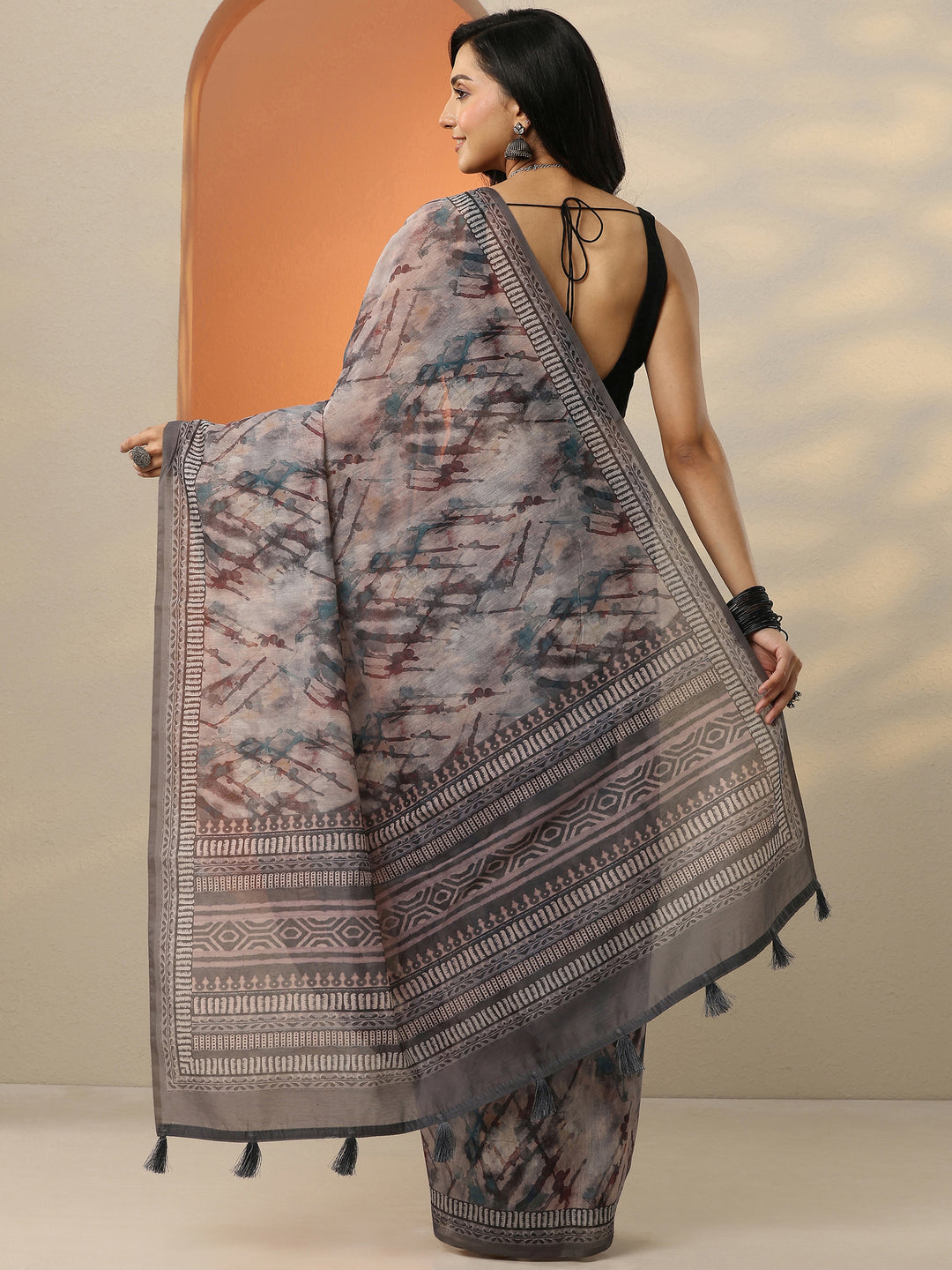 Black Printed Silk Blend Saree With Unstitched Blouse Piece