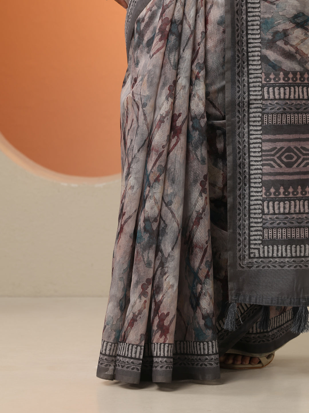 Black Printed Silk Blend Saree With Unstitched Blouse Piece