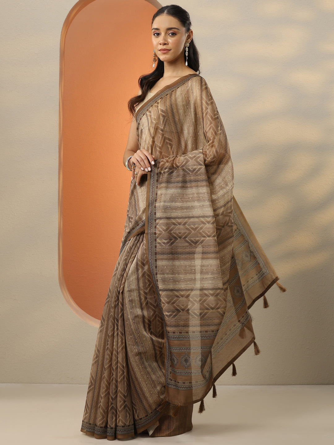 Beige Printed Silk Blend Saree With Unstitched Blouse Picece