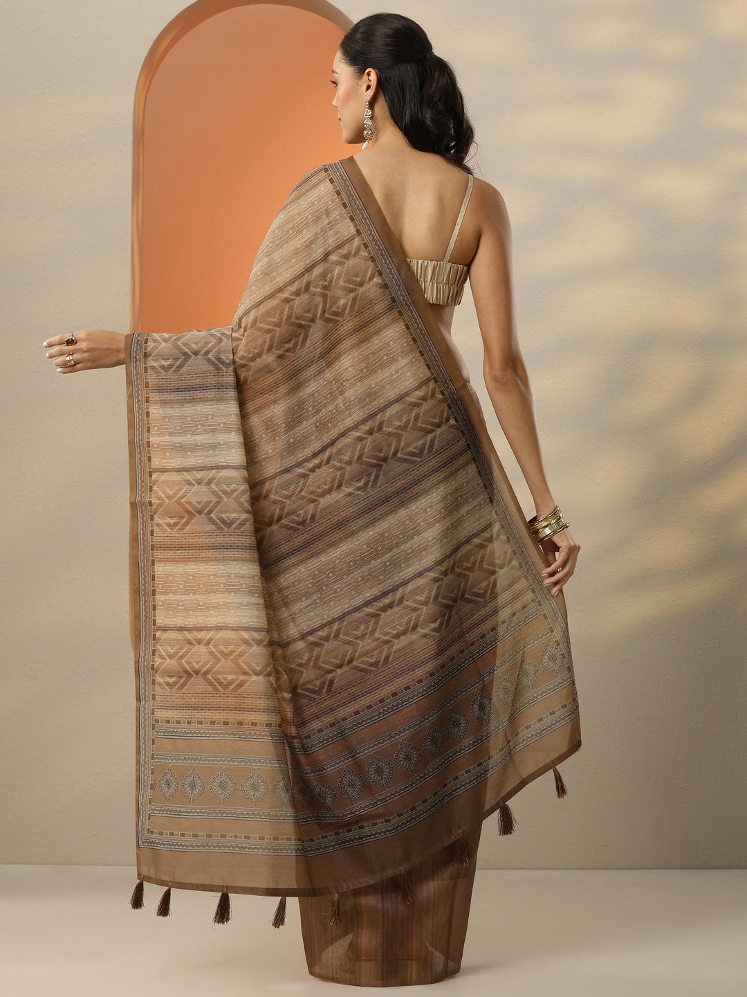 Beige Printed Silk Blend Saree With Unstitched Blouse Picece
