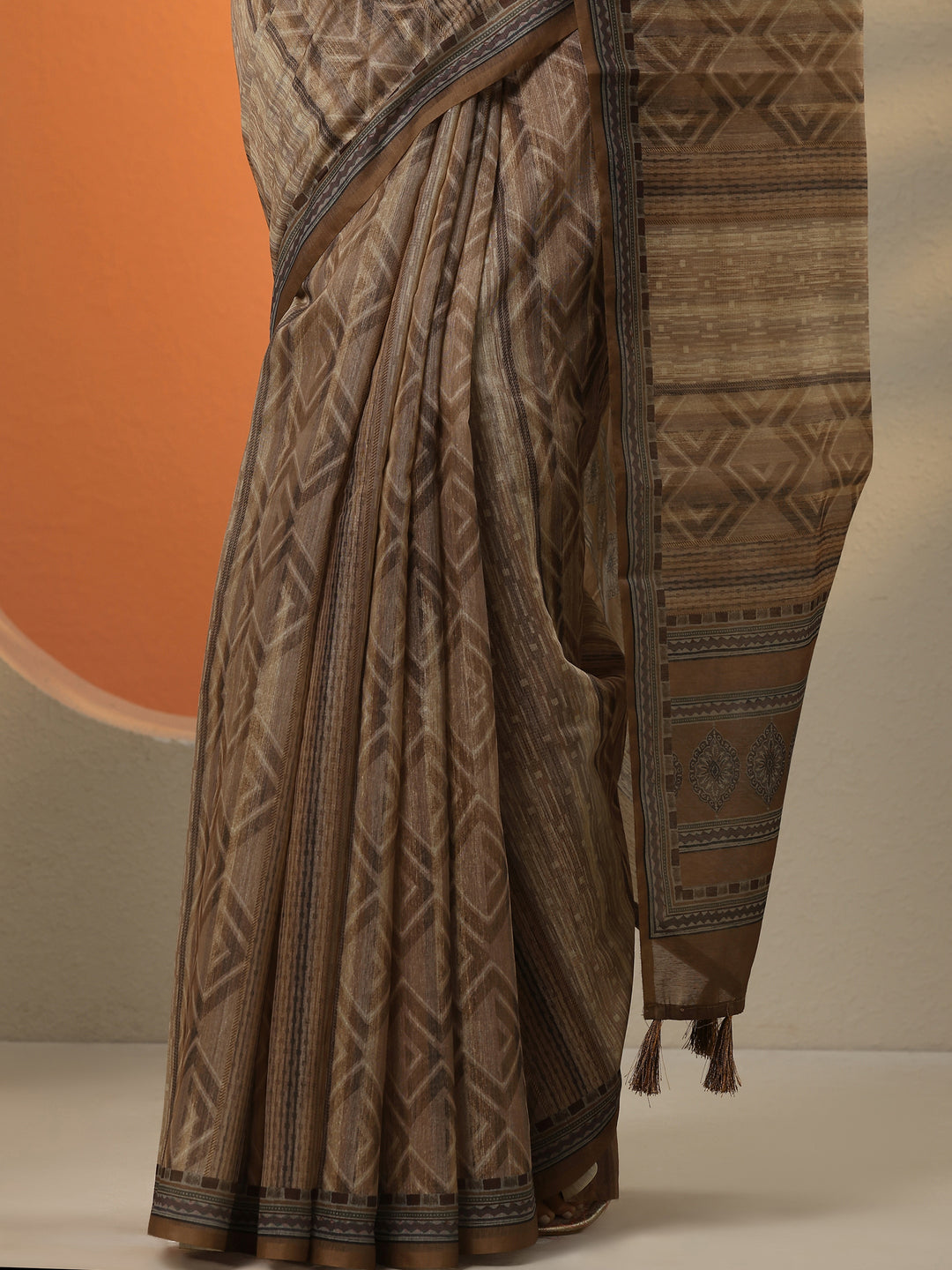 Beige Printed Silk Blend Saree With Unstitched Blouse Picece