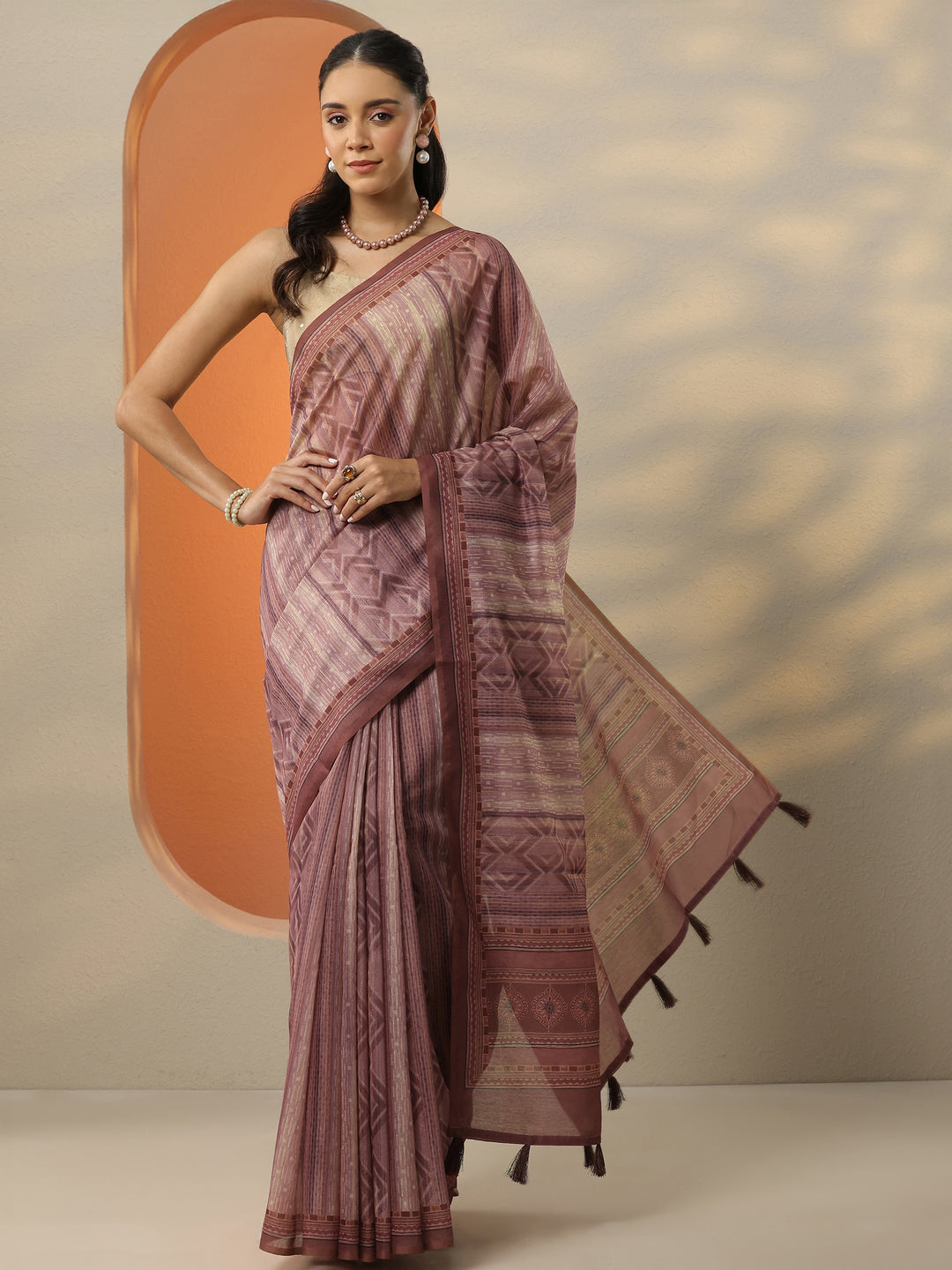 Peach Printed Silk Blend Saree With Unstitched Blouse Piece