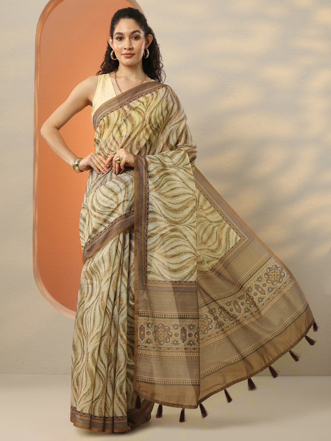 Beige Printed Silk Blend Saree With Unstitched Blouse Piece