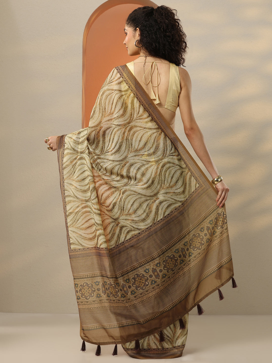 Beige Printed Silk Blend Saree With Unstitched Blouse Piece