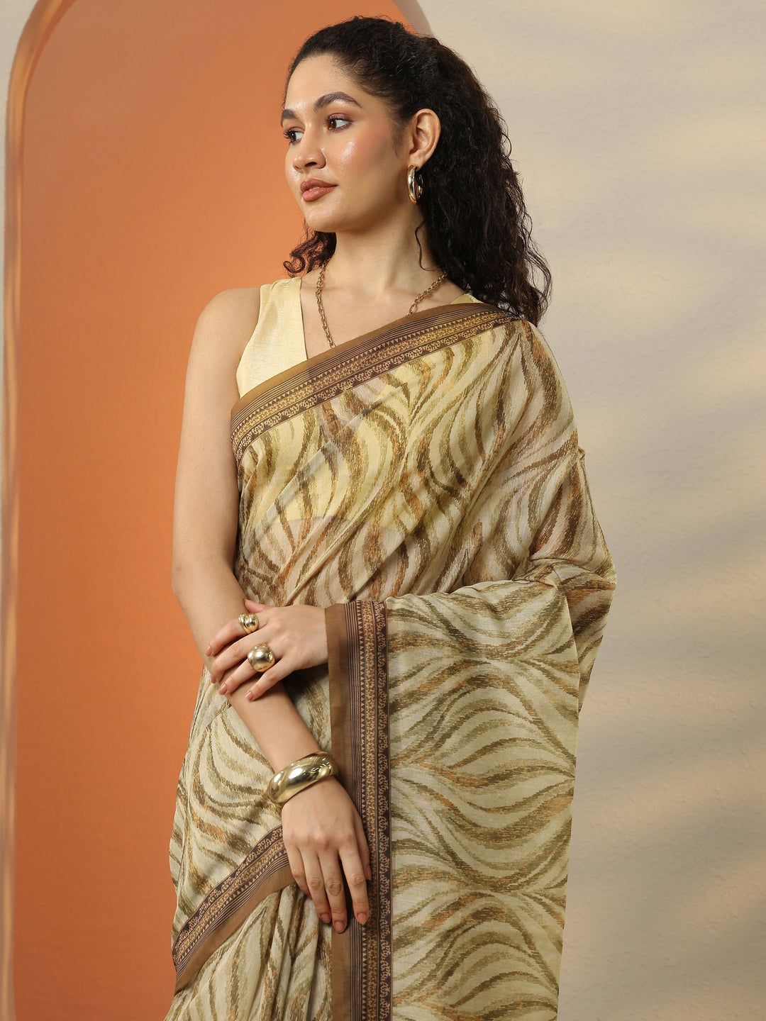 Beige Printed Silk Blend Saree With Unstitched Blouse Piece