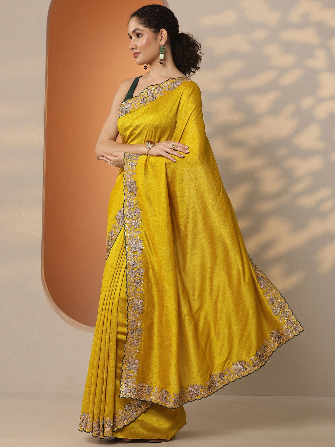 Mustard Solid Silk Blend Saree With Unstitched Blouse Piece