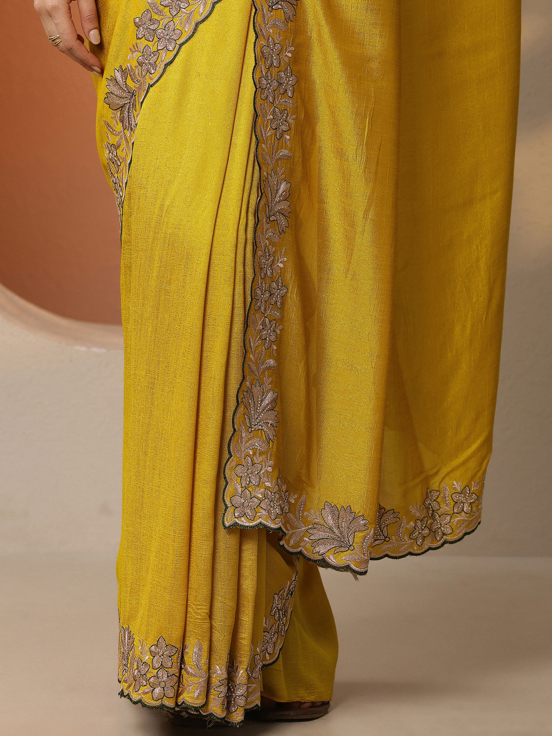 Mustard Solid Silk Blend Saree With Unstitched Blouse Piece