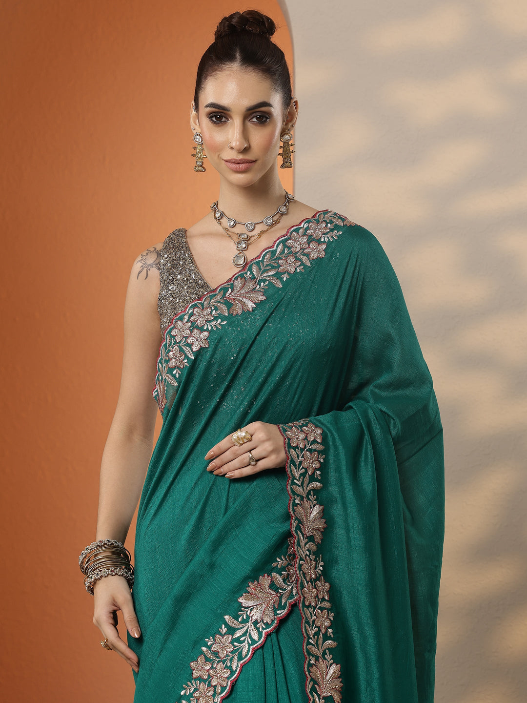 Green Solid Silk Blend Saree With Unstitched Blouse Piece