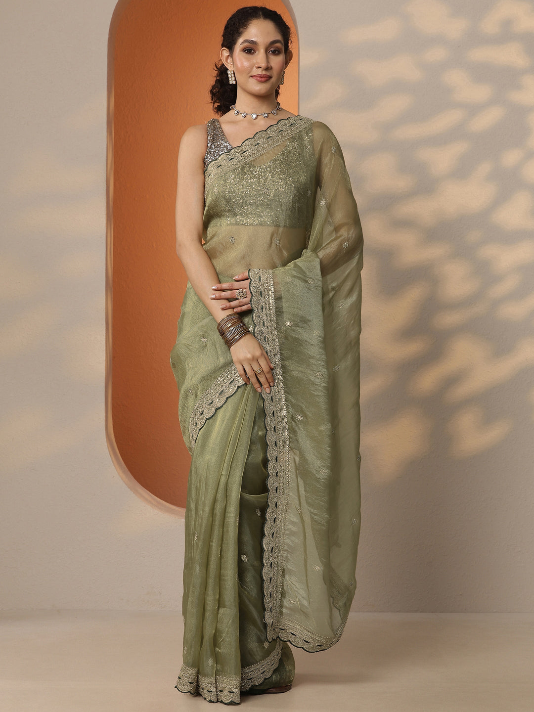Green Embroidered Organza Saree With Unstitched Blouse Piece