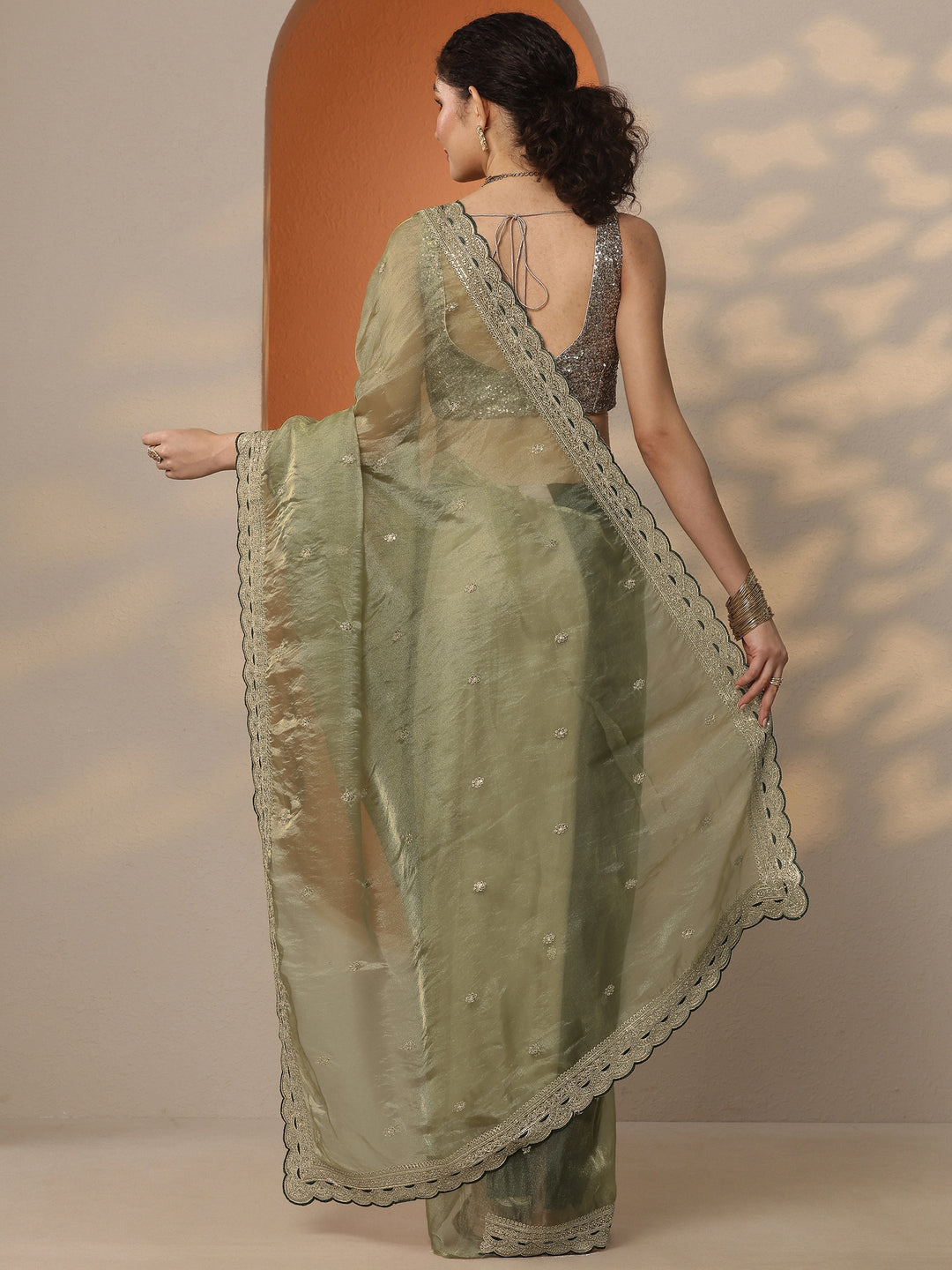 Green Embroidered Organza Saree With Unstitched Blouse Piece