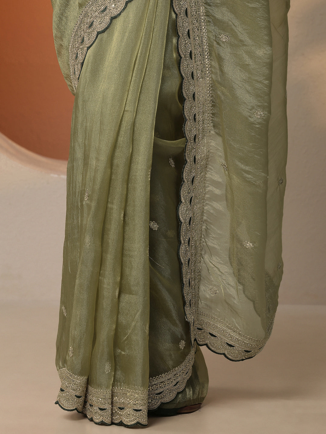 Green Embroidered Organza Saree With Unstitched Blouse Piece