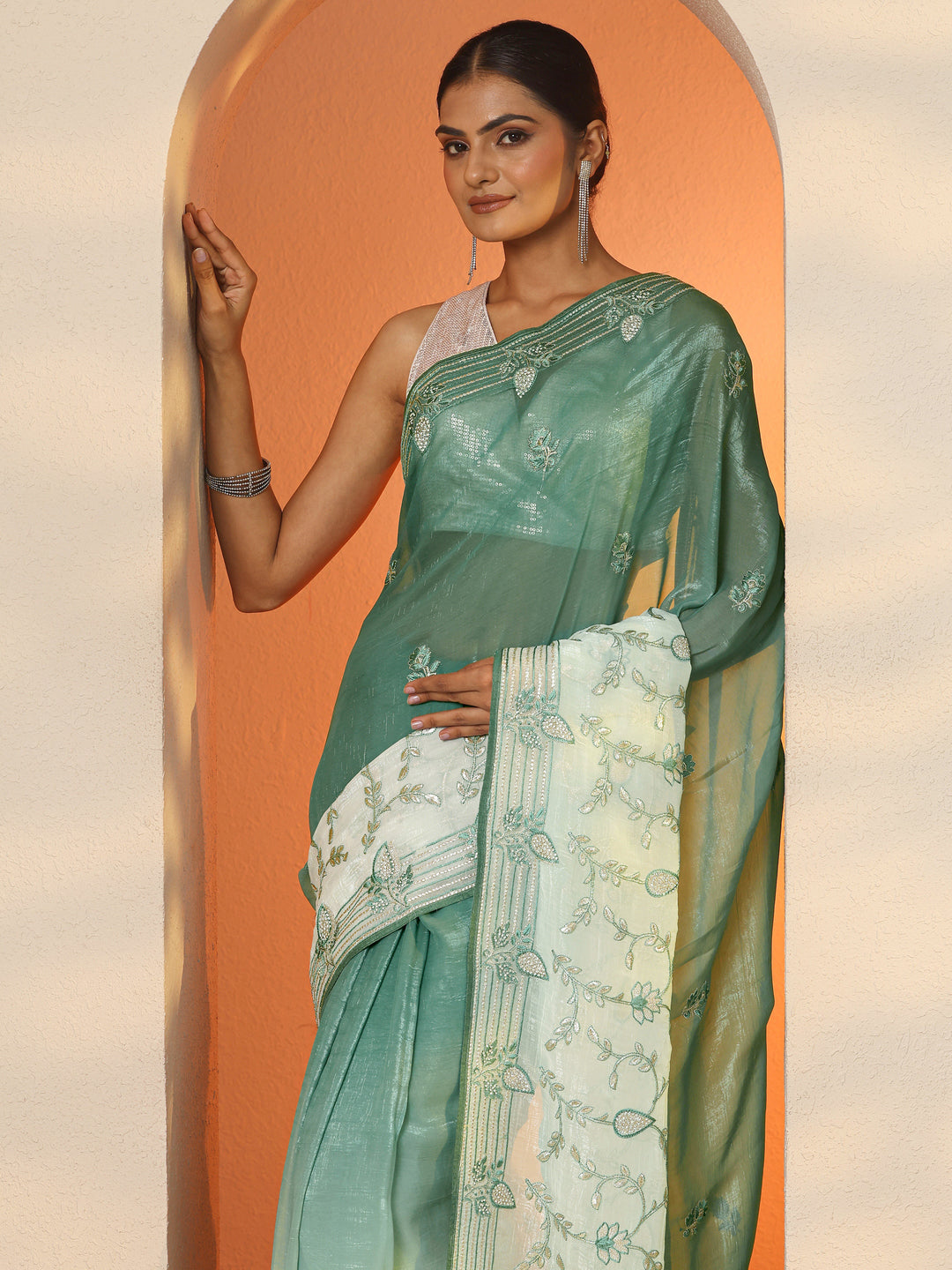 Green Embellished Organza Saree With Unstitched Blouse Piece