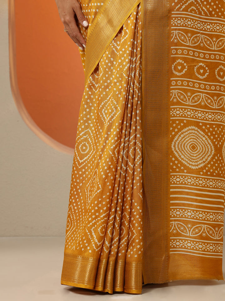 Mustard Printed Silk Blend Saree With Unstitched Blouse Picece
