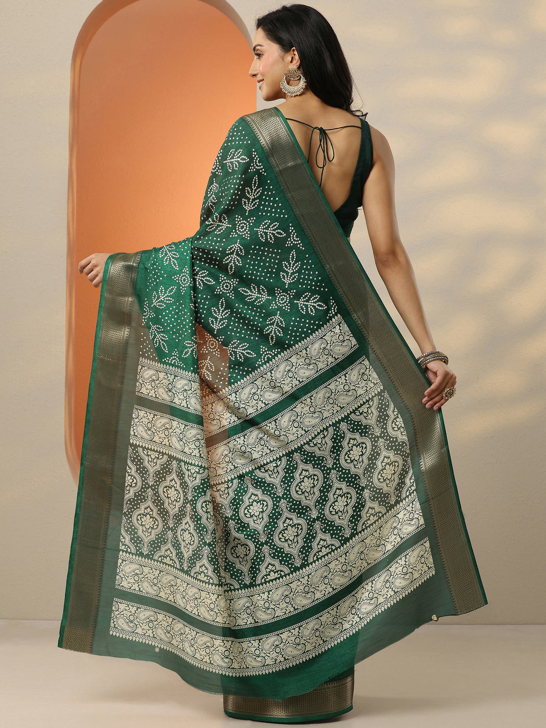Green Bandhani Printed Silk Blend Saree With Unstitched Blouse Piece