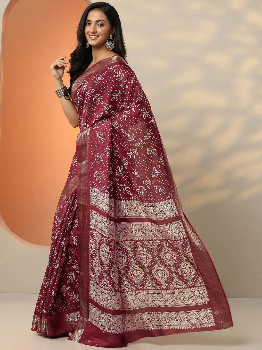 Red Bandhani Printed Silk Blend Saree With Unstitched Blouse Piece