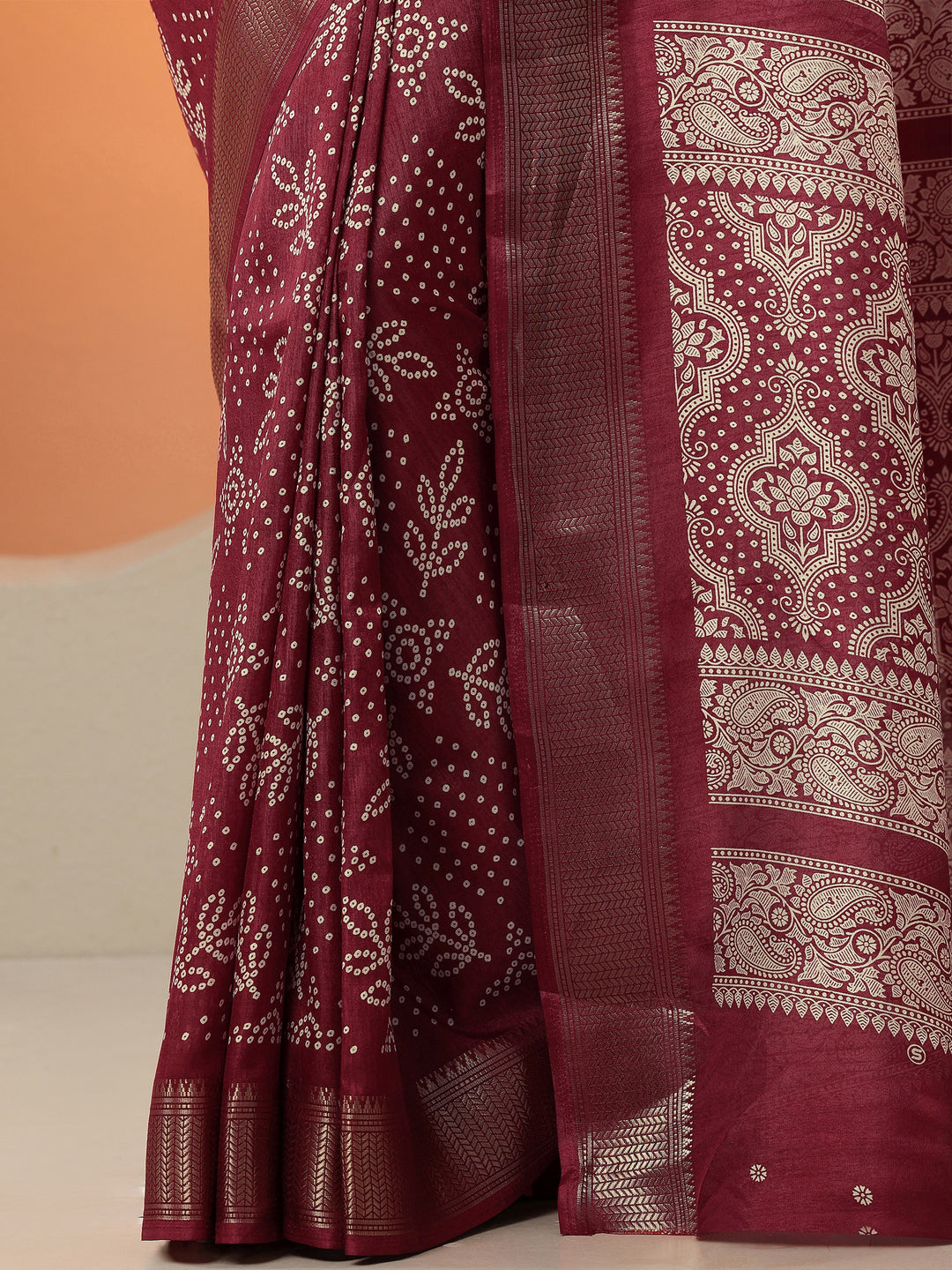 Red Bandhani Printed Silk Blend Saree With Unstitched Blouse Piece