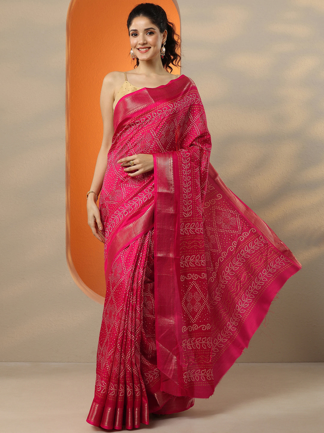 Red Bandhani Printed Silk Blend Saree With Unstitched Blouse Piece