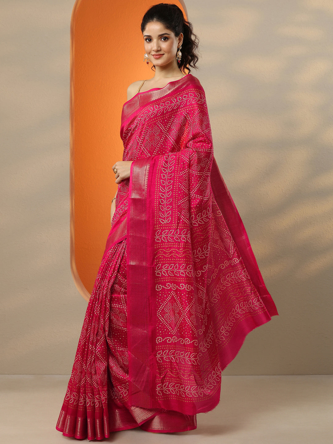 Red Bandhani Printed Silk Blend Saree With Unstitched Blouse Piece