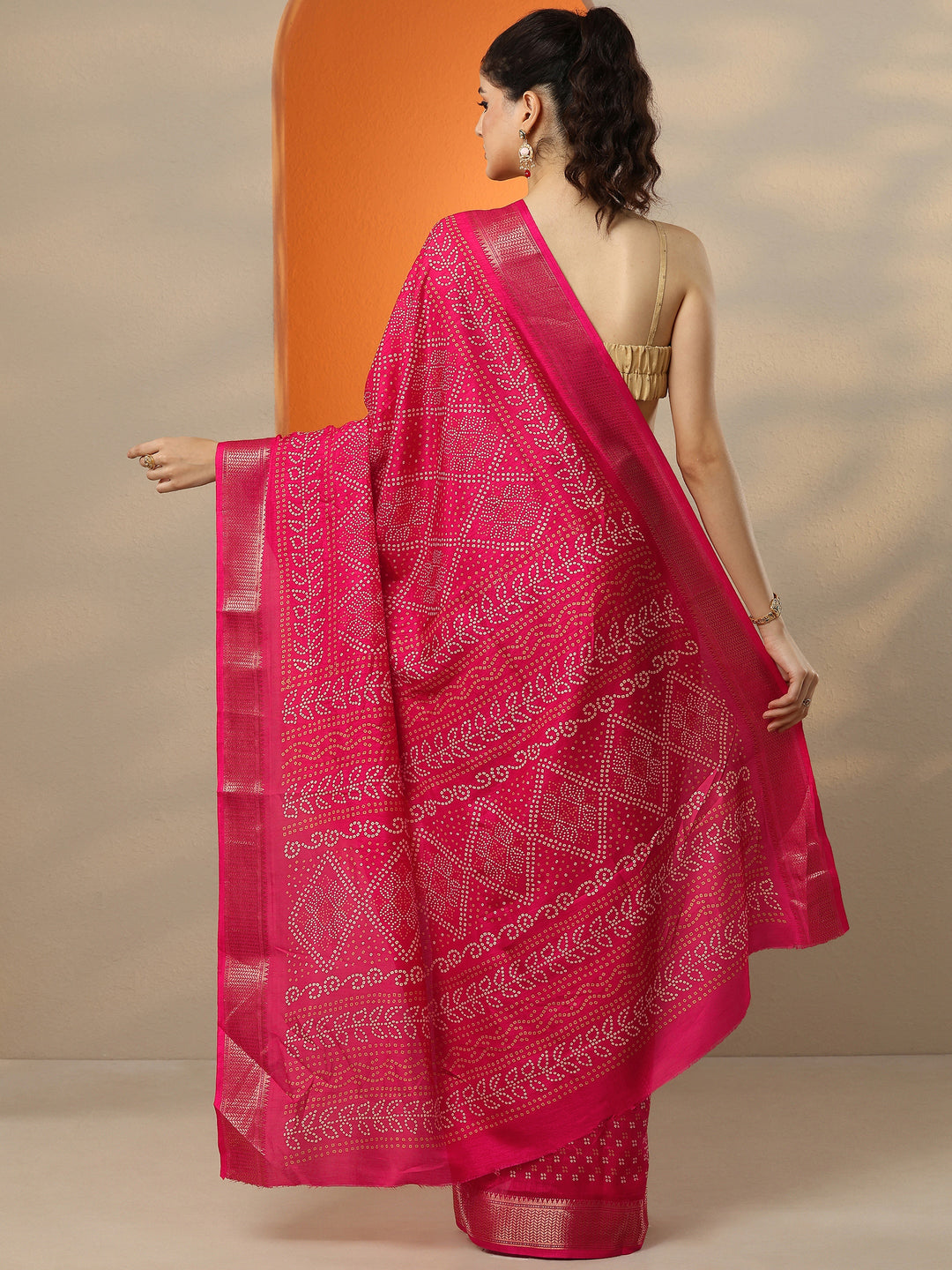 Red Bandhani Printed Silk Blend Saree With Unstitched Blouse Piece