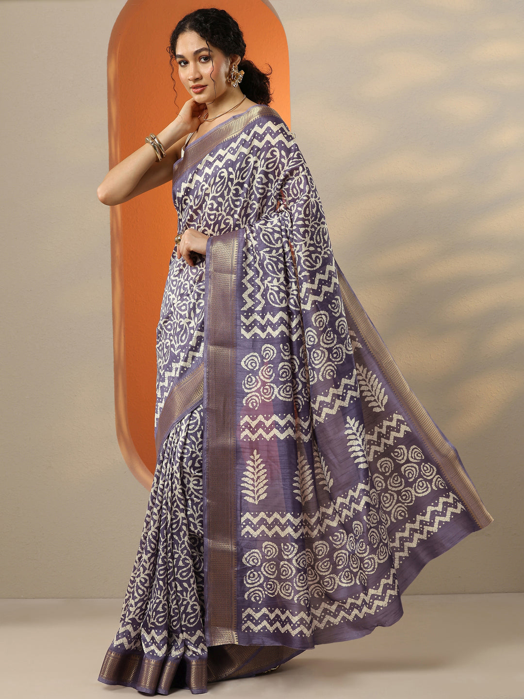 Purple Batik Printed Silk Blend Saree With Unstitched Blouse Picece