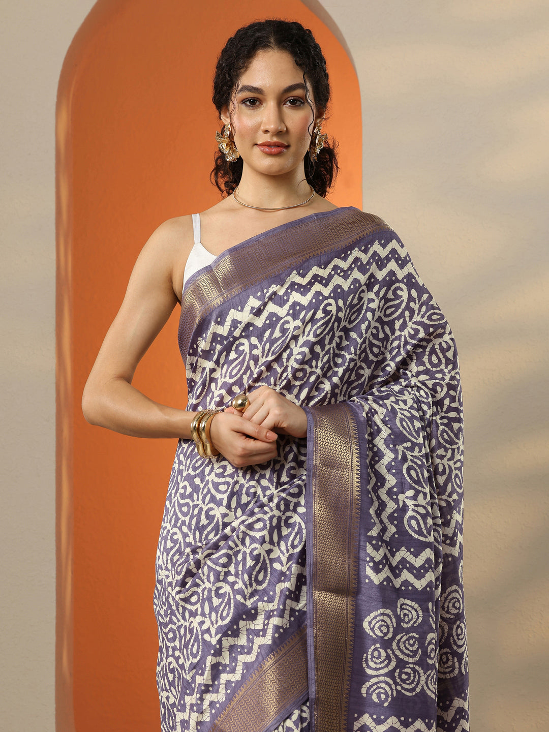 Purple Batik Printed Silk Blend Saree With Unstitched Blouse Picece