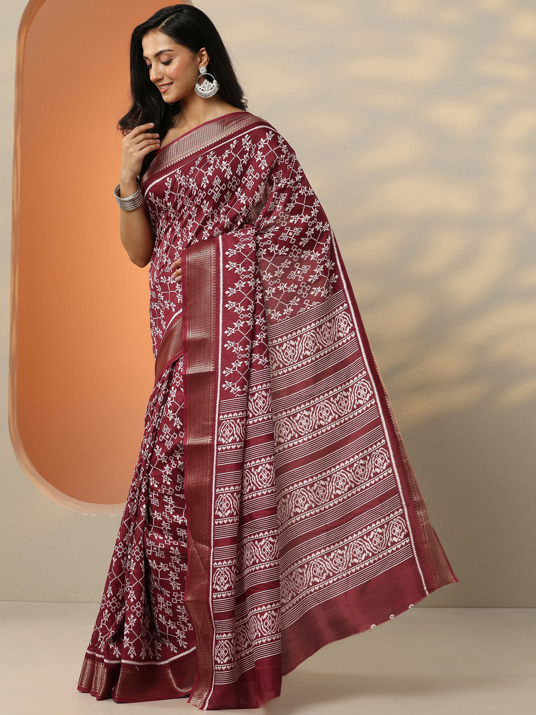 Maroon Printed Silk Blend Saree With Unstitched Blouse Piece