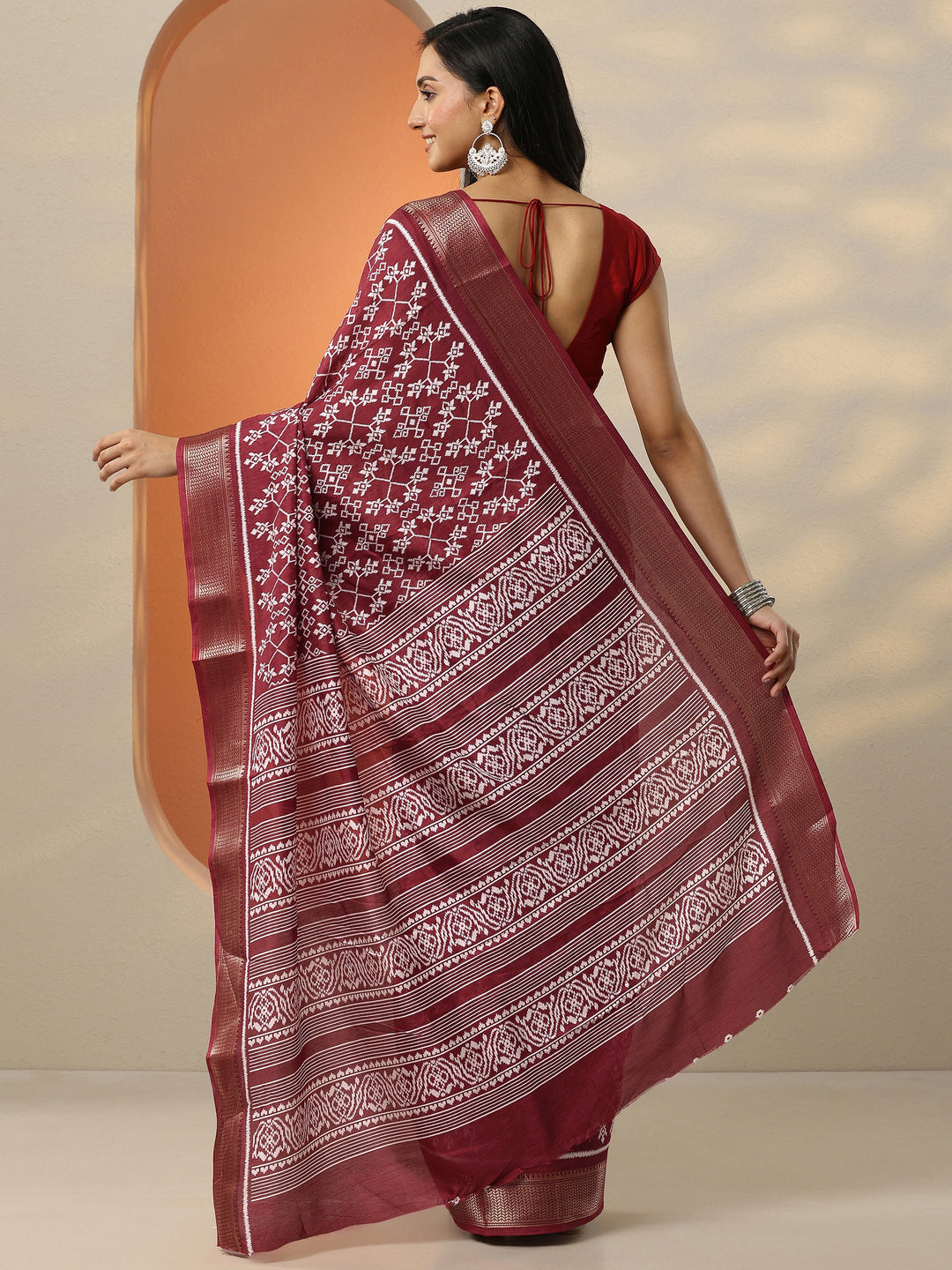 Maroon Printed Silk Blend Saree With Unstitched Blouse Piece