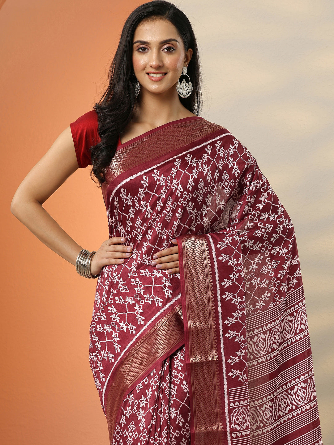 Maroon Printed Silk Blend Saree With Unstitched Blouse Piece