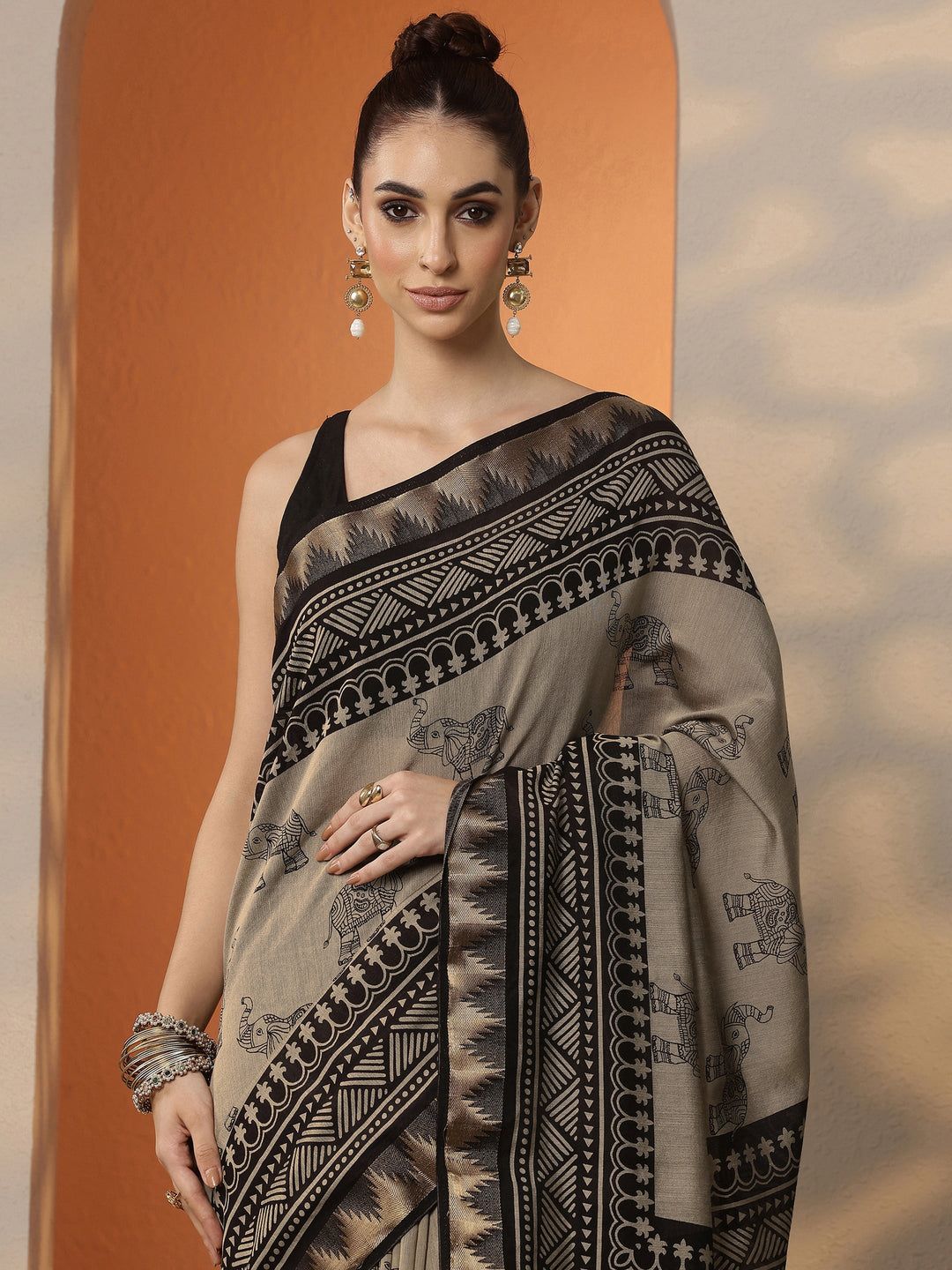 Beige Printed Silk Blend Saree With Unstitched Blouse Piece